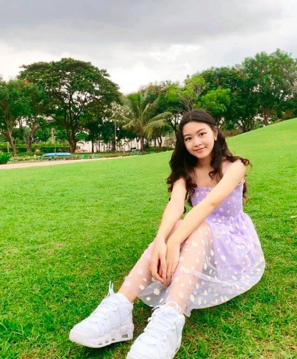 Con gai quyên linh đươc khen xinh trên mxh anh măt môc ngoai đơi như hoa hậu - 4