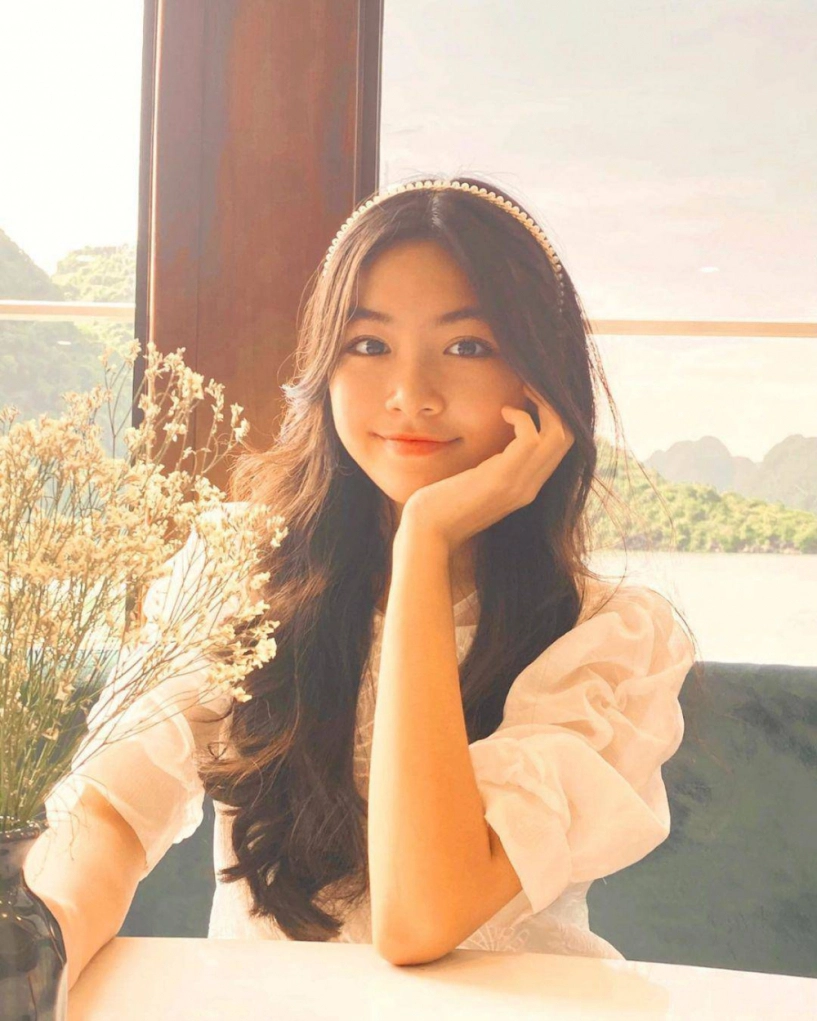 Con gai quyên linh đươc khen xinh trên mxh anh măt môc ngoai đơi như hoa hậu - 5
