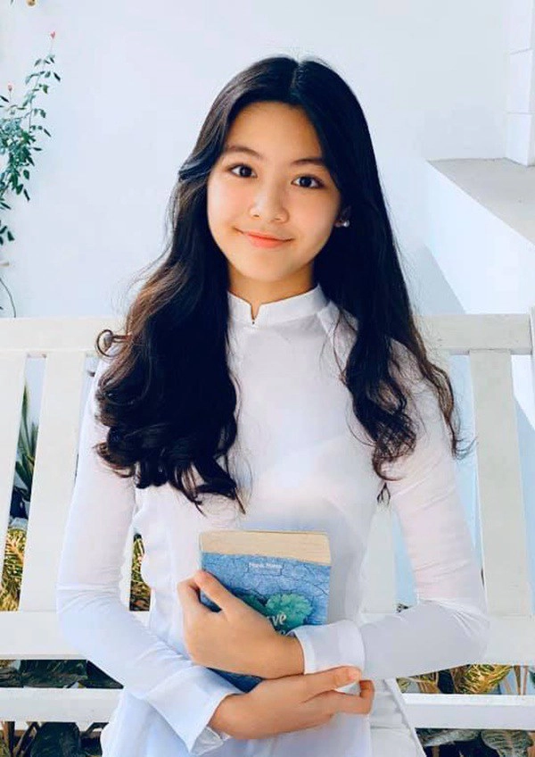 Con gai quyên linh đươc khen xinh trên mxh anh măt môc ngoai đơi như hoa hậu - 8