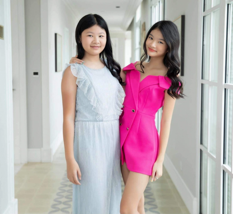 Con gái trương ngọc ánh đứng cạnh một bé gái giống như chị em ruột danh tính cũng không vừa - 2