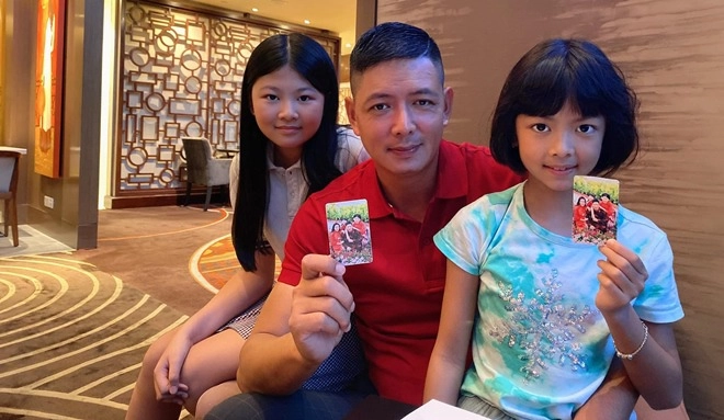 Con gái trương ngọc ánh đứng cạnh một bé gái giống như chị em ruột danh tính cũng không vừa - 5