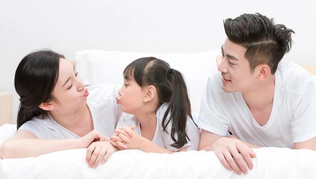 Con trai 4 tuổi ngủ riêng liên tục sụt cân lén nhìn camera mẹ bật khóc - 5