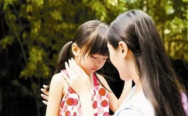 Con trai 4 tuổi ngủ riêng liên tục sụt cân lén nhìn camera mẹ bật khóc - 6