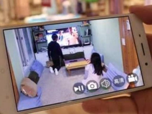 Con trai 4 tuổi ngủ riêng liên tục sụt cân lén nhìn camera mẹ bật khóc - 7