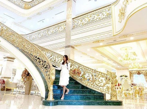 Cuộc sống của quý tử tập đoàn siêu giàu có trong cung điện dát vàng giữa sài thành - 3