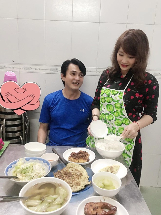 Cưới trong im lặng cậu ba tiếng sét trong mưa mãn nguyện với cơm nhà bình dân vợ nấu - 1