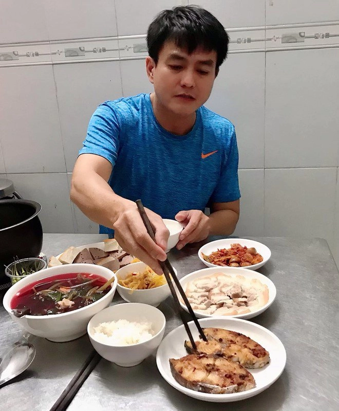 Cưới trong im lặng cậu ba tiếng sét trong mưa mãn nguyện với cơm nhà bình dân vợ nấu - 5