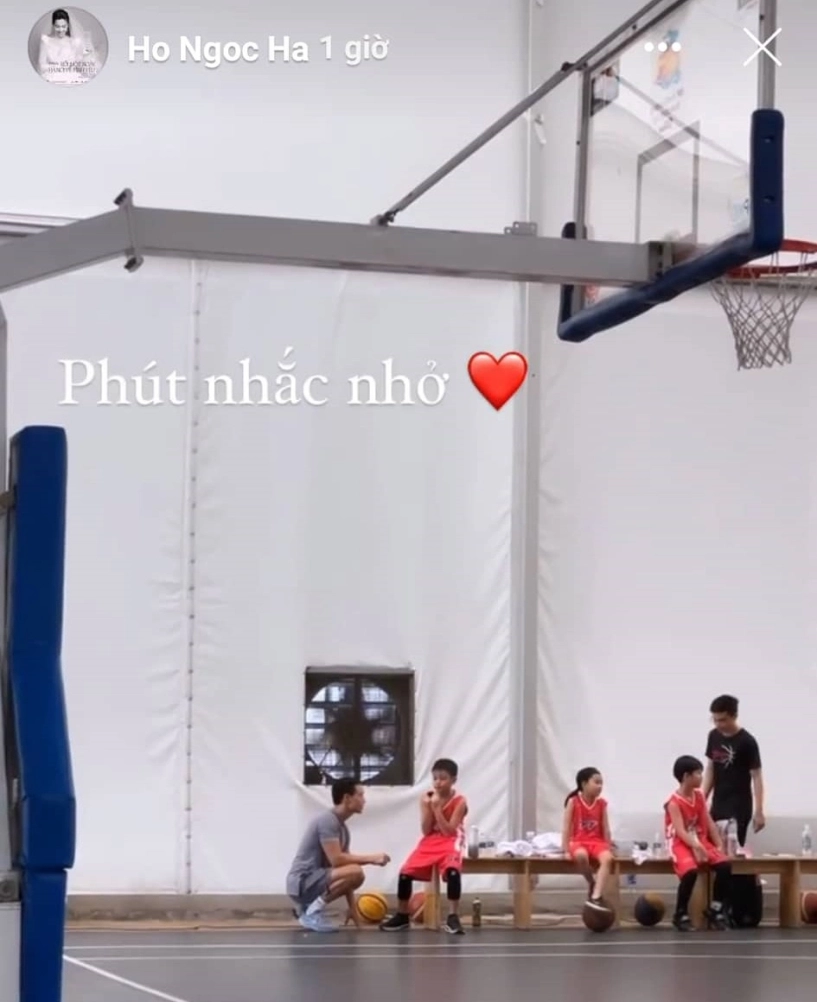 Cường đôla khiêm tốn chiều cao con trai được mẹ và kim lý hộ tống thi đấu bóng rổ - 4