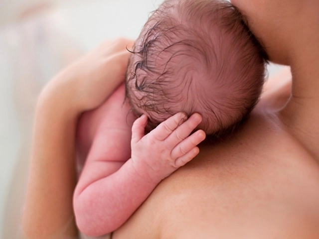 Cứt trâu ở lông mày trẻ sơ sinh phải làm sao - 3
