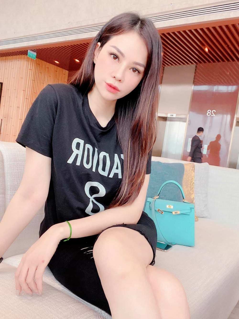 Cựu người mẫu việt lấy con tỷ phú sống ở mỹ giờ ra đườngmỗi ngày xách 1 chiếc túi hiệu - 9
