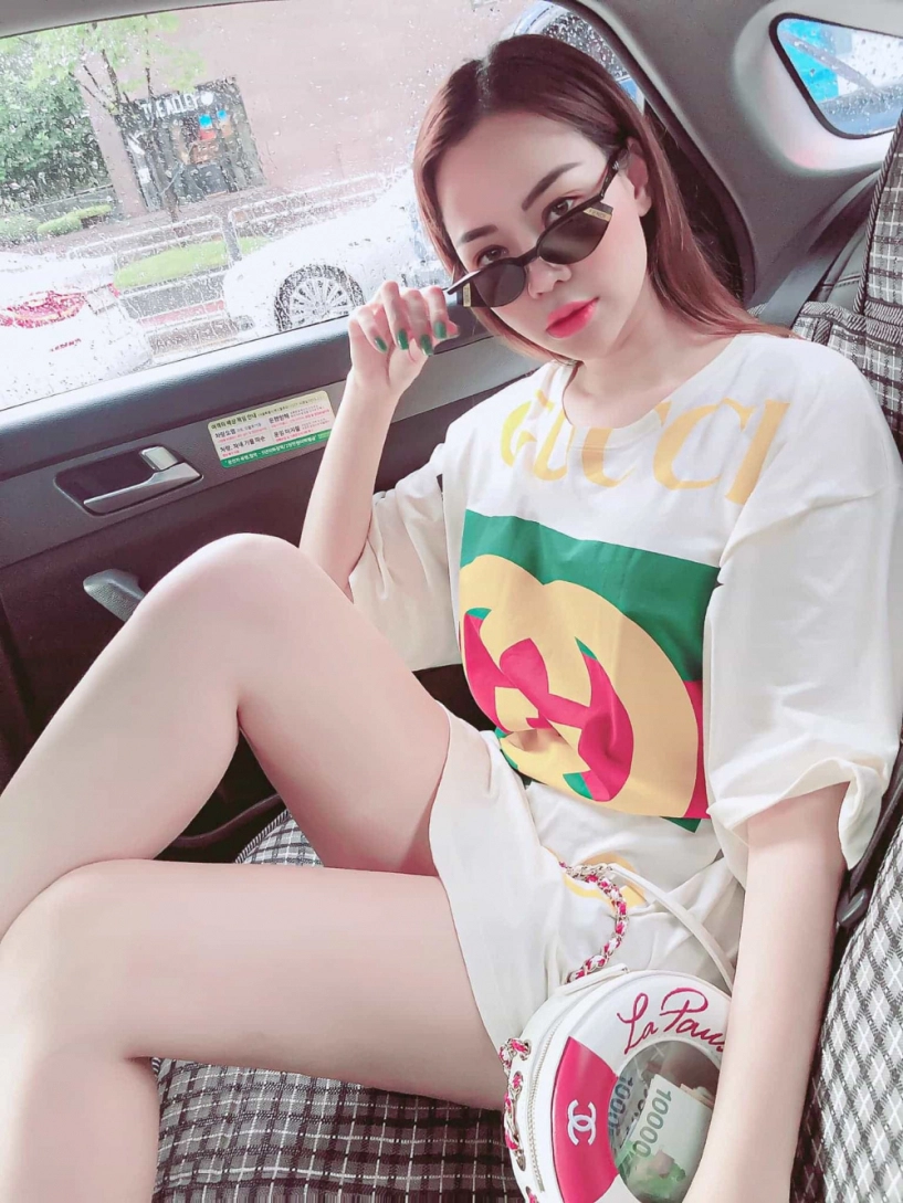 Cựu người mẫu việt lấy con tỷ phú sống ở mỹ giờ ra đườngmỗi ngày xách 1 chiếc túi hiệu - 10