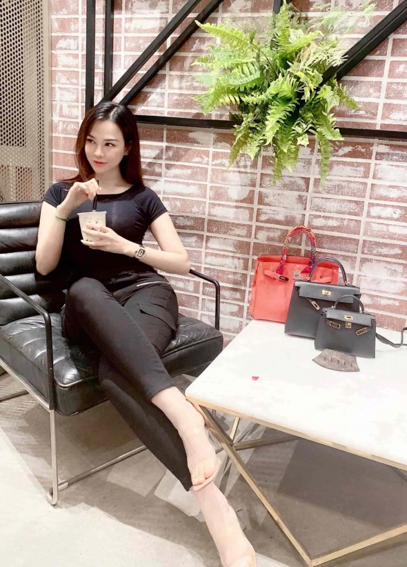 Cựu người mẫu việt lấy con tỷ phú sống ở mỹ giờ ra đườngmỗi ngày xách 1 chiếc túi hiệu - 14