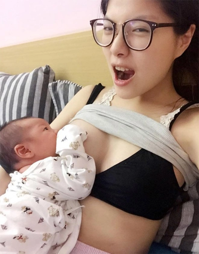 Đang học online nữ sinh viên xin tắt camera để cho con bú nhưng thầy giáo từ chối - 3