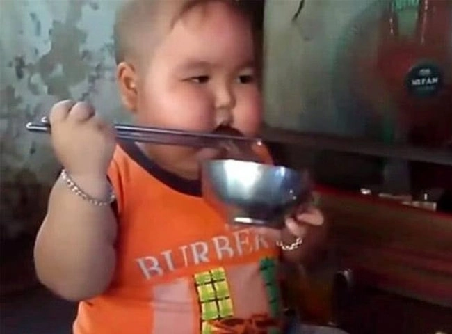 Đầu năm gửi con cho bà nuôi gần tết về đón người mẹ nhận không ra - 4