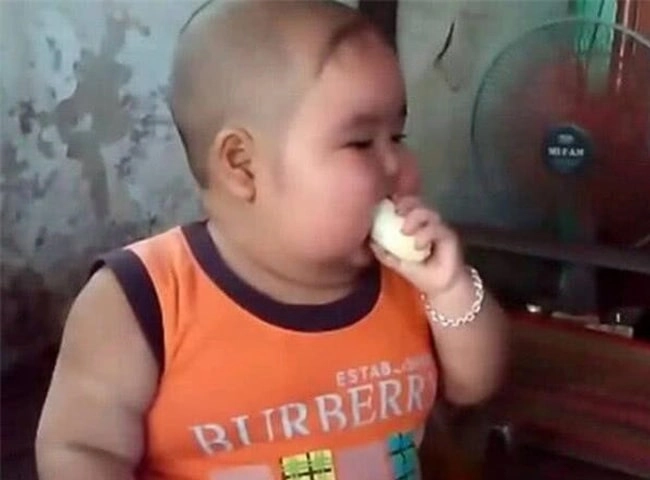 Đầu năm gửi con cho bà nuôi gần tết về đón người mẹ nhận không ra - 5