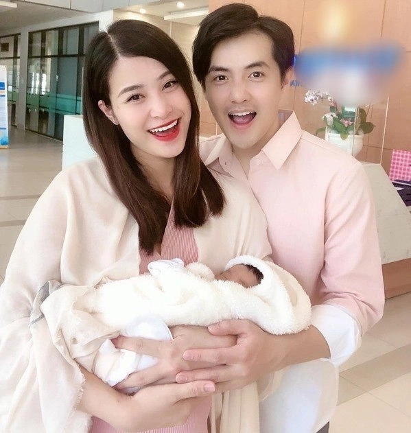 Đông nhi nửa đêm dậy cho con bú hành động của ông cao thắng nhiều mẹ bỉm ghen tỵ - 1