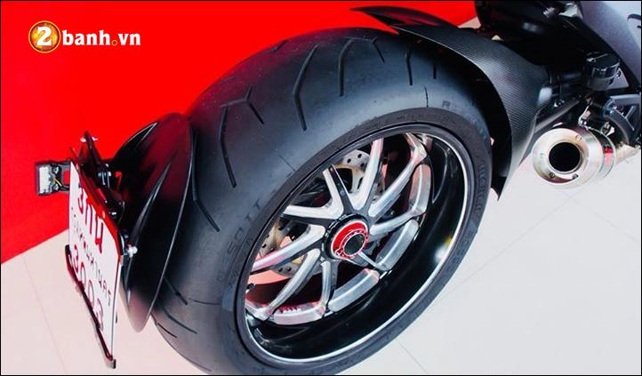 Ducati diavel bản độ tối tân mang tên red carbon facelift - 10