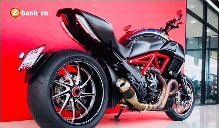 Ducati diavel bản độ tối tân mang tên red carbon facelift - 11