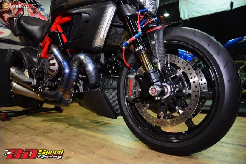 Ducati diavel -choáng ngợp với bản độ quỷ dữ mang tên carbon red - 1