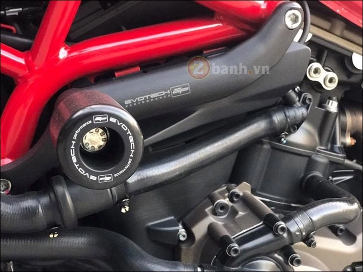 Ducati monster 821 độ hầm hố với loạt đồ chơi hàng hiệu đầy hiệu quả - 1