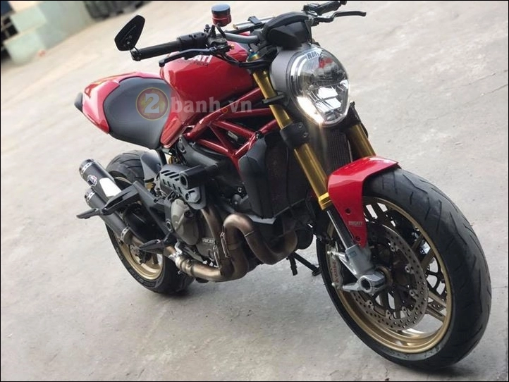 Ducati monster 821 độ hầm hố với loạt đồ chơi hàng hiệu đầy hiệu quả - 2