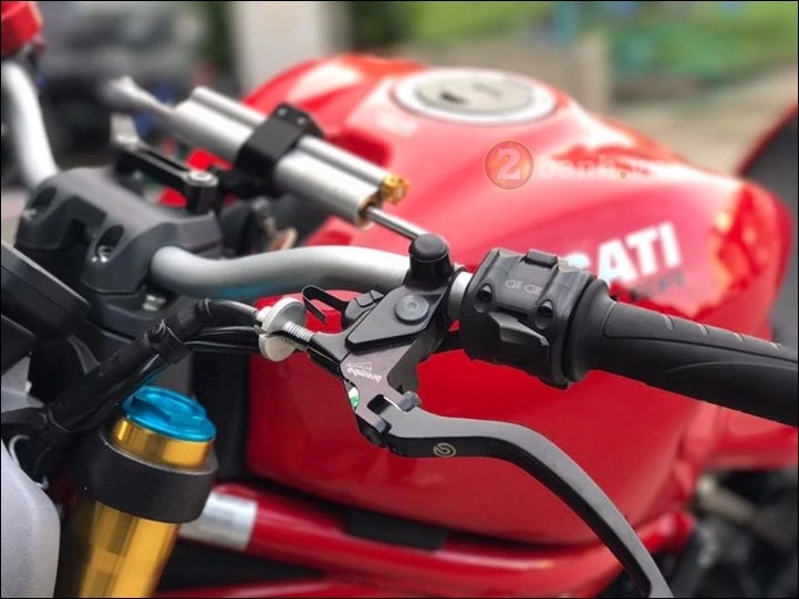 Ducati monster 821 độ hầm hố với loạt đồ chơi hàng hiệu đầy hiệu quả - 4