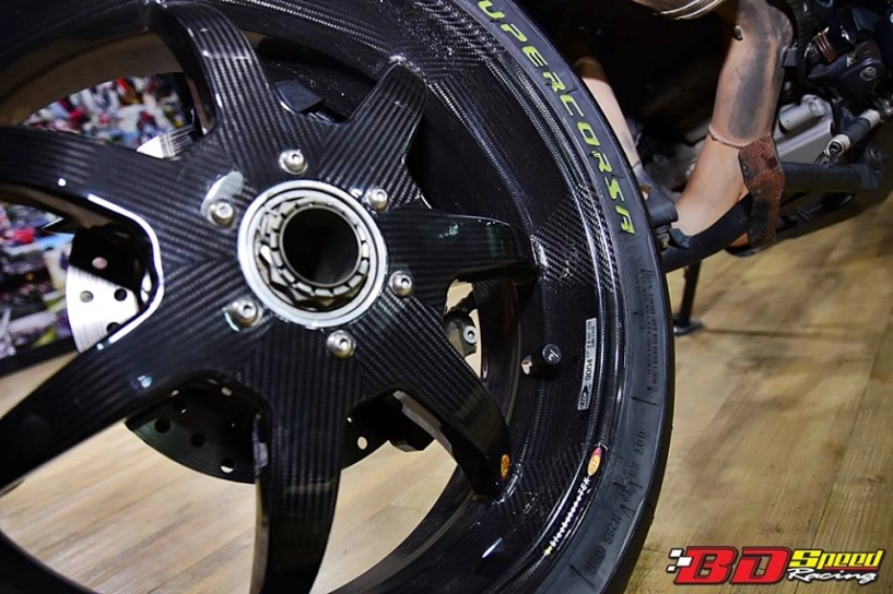 Ducati multistrada gã khổng lồ bất trị từ công nghệ carbon fiber - 10