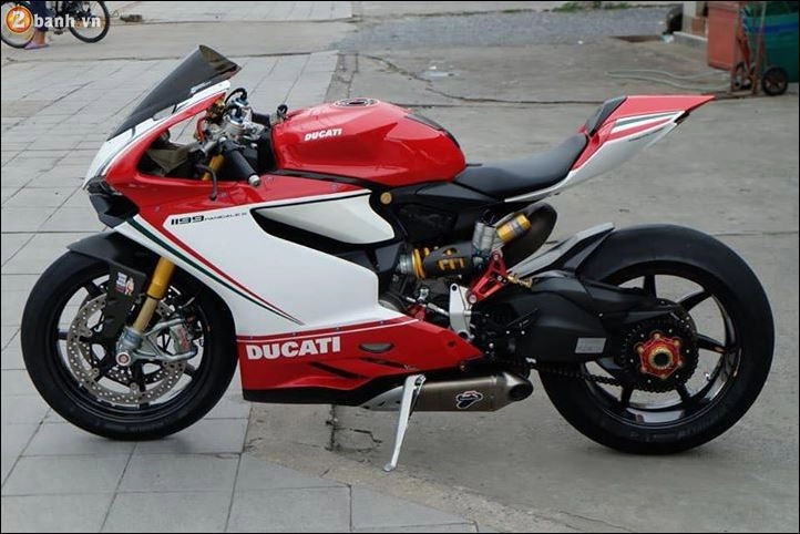 Ducati panigale 1199s vẻ đẹp sâu sắc đến từ bàn tay khéo léo của ý - 2