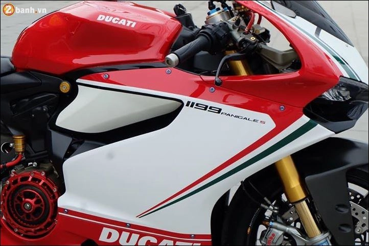 Ducati panigale 1199s vẻ đẹp sâu sắc đến từ bàn tay khéo léo của ý - 6