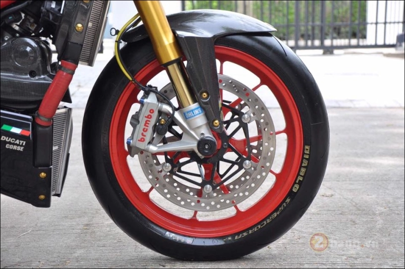 Ducati streetfighter chiến binh đường phố độ nhẹ cùng loạt option hàng hiệu - 1