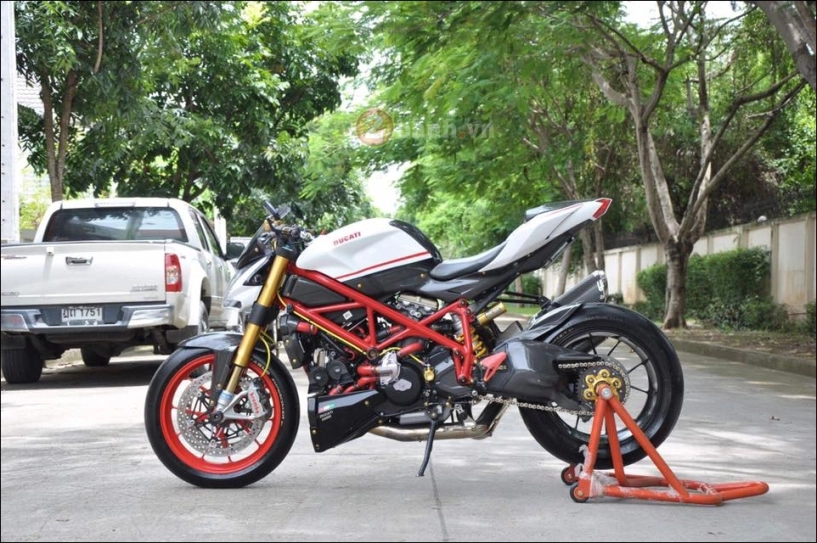 Ducati streetfighter chiến binh đường phố độ nhẹ cùng loạt option hàng hiệu - 2