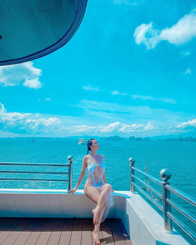 Đụng bikini khoét hông cao chót vót với ngọc trinh gái xinh dậy sóng với hình xăm ở vòng ba - 3