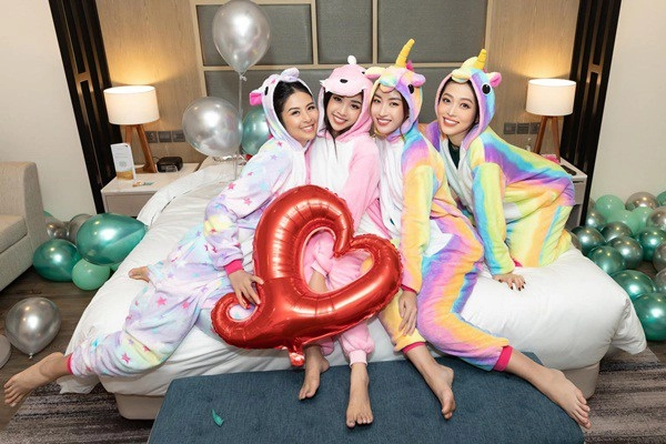 đứng hình trước hội hoa-á hậu đẹp nhất showbiz tối mặc đồ thú sáng cởi nhẹ diện bikini bốc lửa - 5