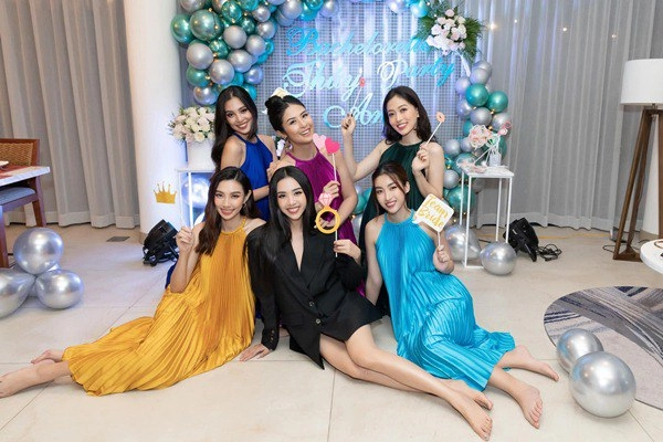 đứng hình trước hội hoa-á hậu đẹp nhất showbiz tối mặc đồ thú sáng cởi nhẹ diện bikini bốc lửa - 8