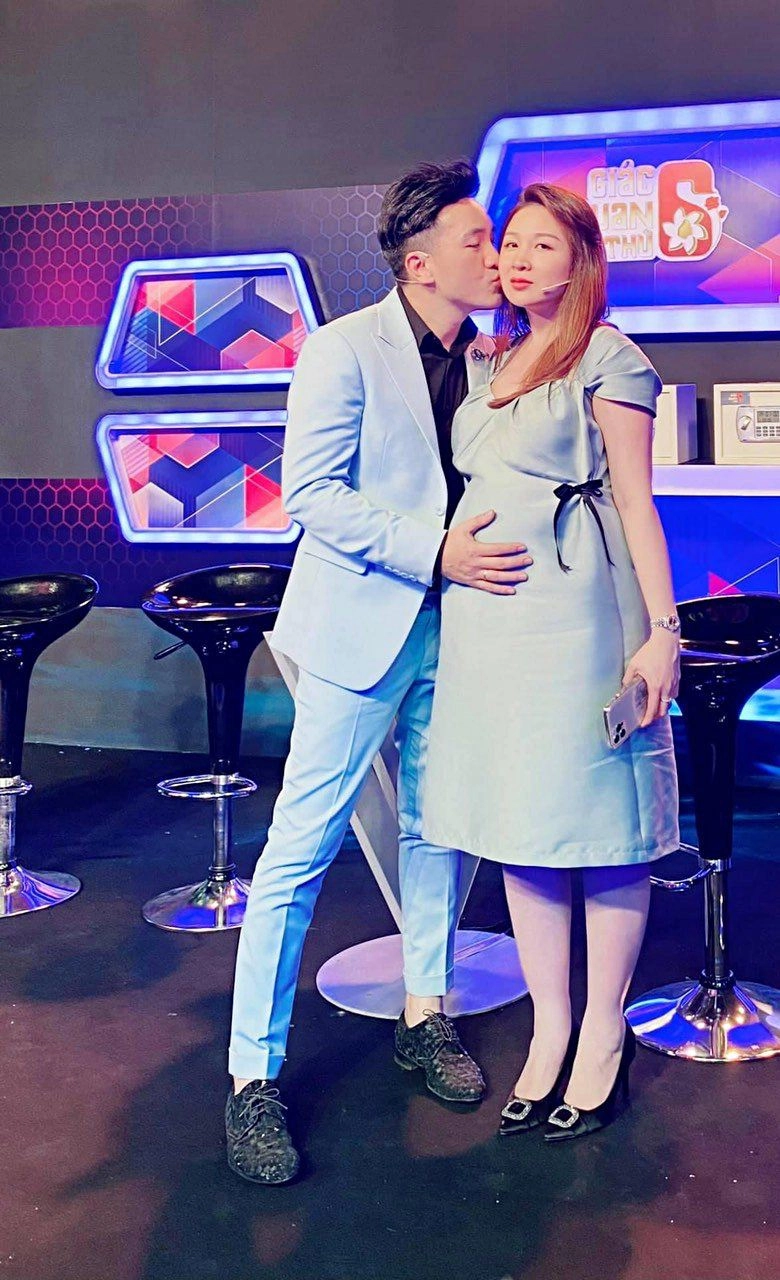 Dương ngọc thái sung sướng làm bố lần 3 con gái hỏi mẹ có cục vàng tụi con là gì - 4