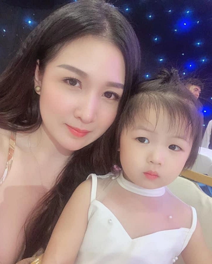 Dương ngọc thái sung sướng làm bố lần 3 con gái hỏi mẹ có cục vàng tụi con là gì - 8