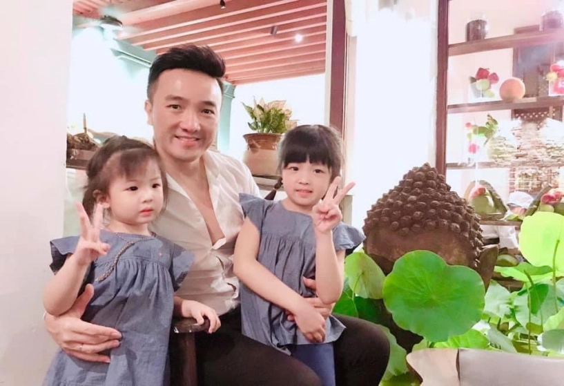 Dương ngọc thái sung sướng làm bố lần 3 con gái hỏi mẹ có cục vàng tụi con là gì - 11