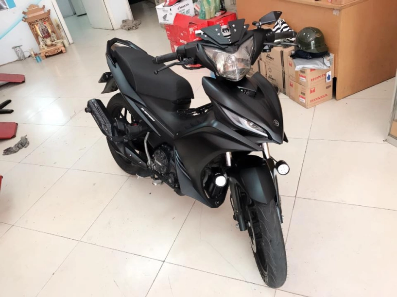 Exciter 135 độ full black với dàn chân chế từ đối thủ nhà honda - 5