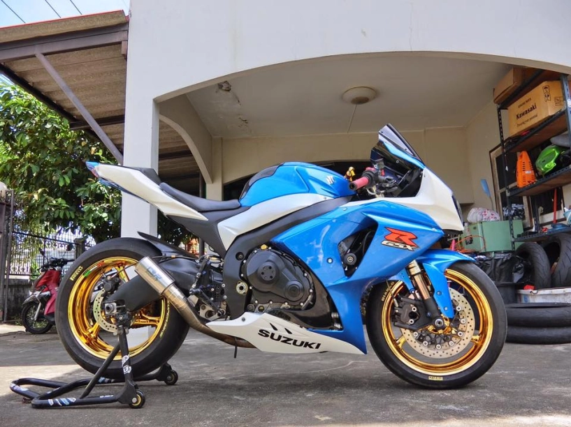 Gsx r1000 ông vua trắng xanh kẻ tranh ngôi vua mô tô - 9