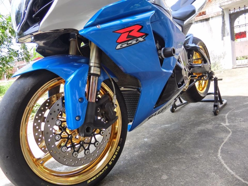 Gsx r1000 ông vua trắng xanh kẻ tranh ngôi vua mô tô - 10