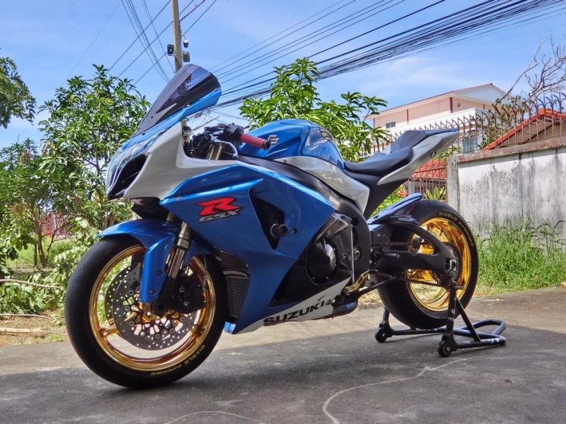 Gsx r1000 ông vua trắng xanh kẻ tranh ngôi vua mô tô - 14