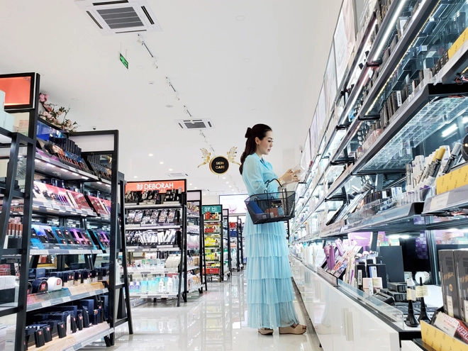 Hé lộ bất ngờ về siêu thị mỹ phẩm gia đình quy mô lớn vừa mới ra mắt - 1