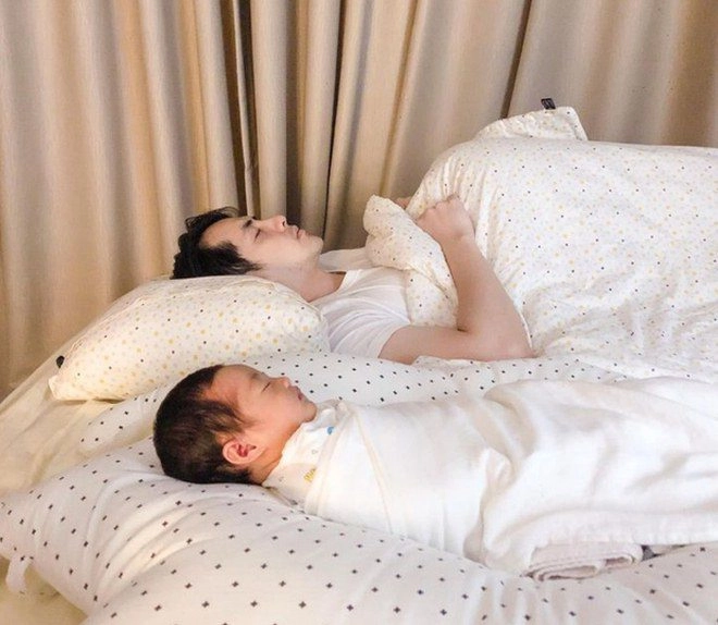 Hoa hậu đặng thu thảo khoe tướng ngủ bá đạo của con giống y đúc chồng doanh nhân - 6