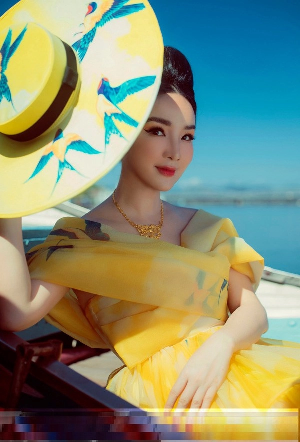 Hoa hậu giữ vương miện lâu nhất việt nam mê diện trang phục màu choé - 11