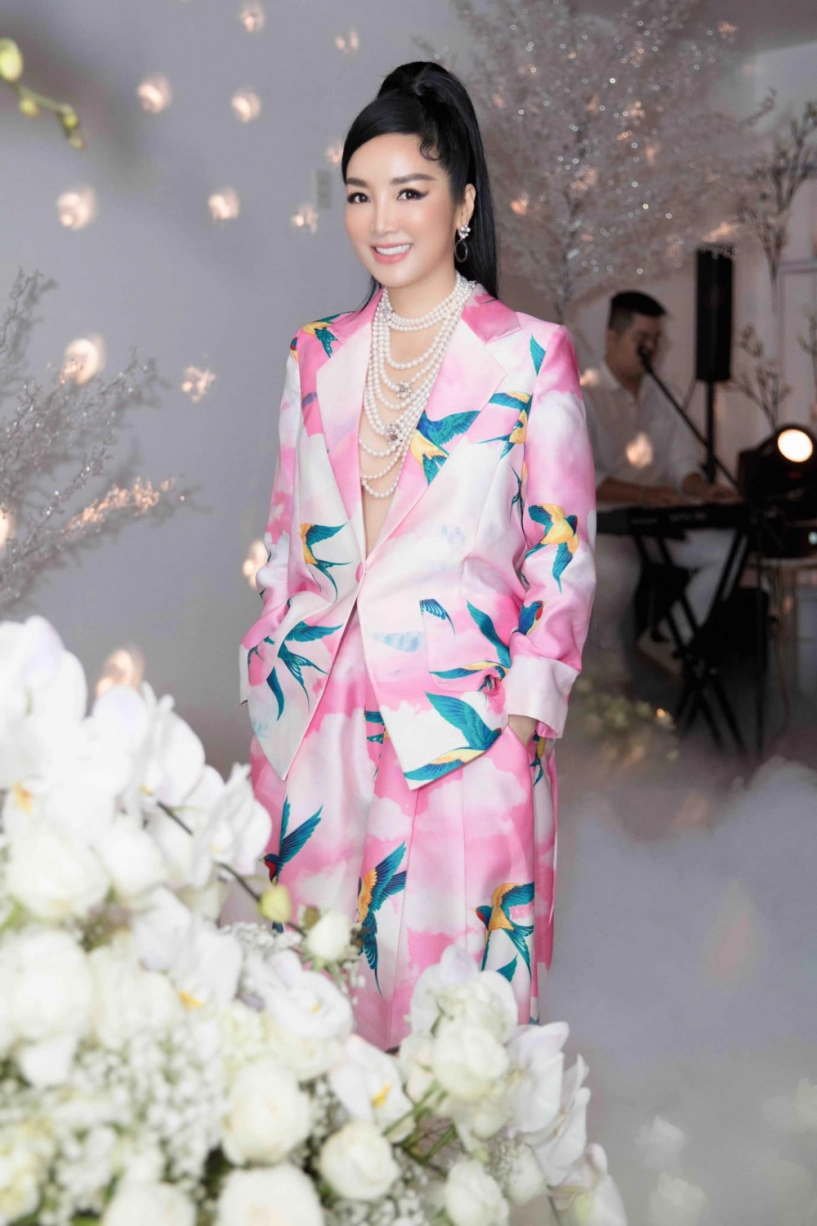 Hoa hậu giữ vương miện lâu nhất việt nam mê diện trang phục màu choé - 12