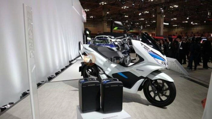 Honda pcx 2018 lần đầu tiên áp dụng công nghệ hybrid - 2