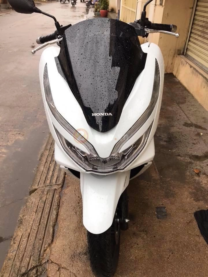 Honda pcx 2018 với những cận cảnh ngoài thực tế - 2