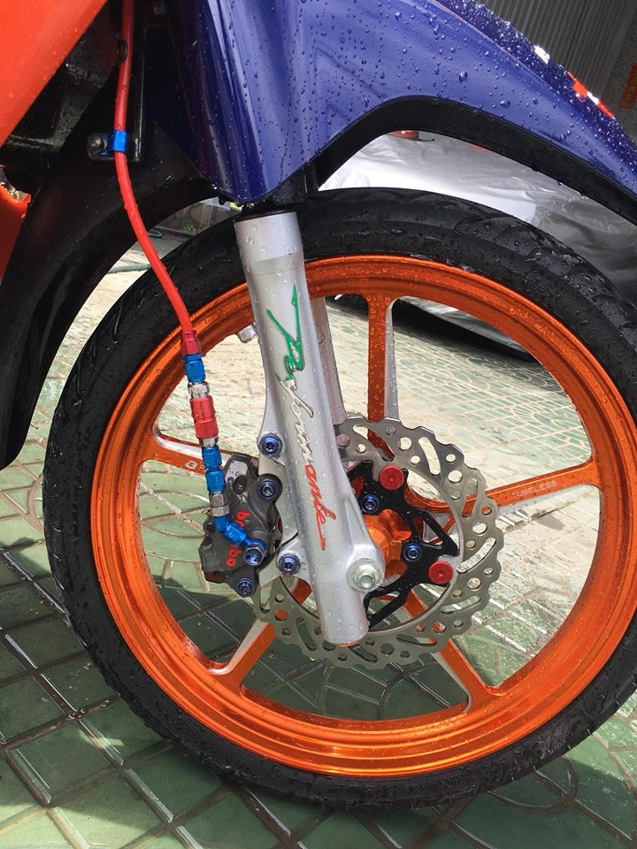 Honda wave độ sang chảnh với đồ hiệu trong phong cách repsol - 4