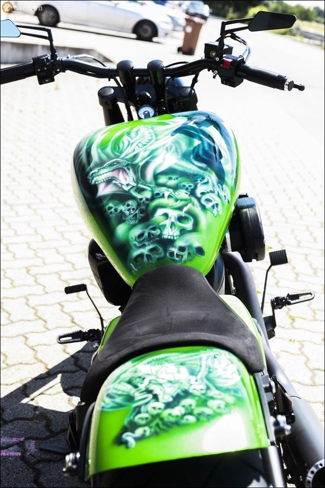 Kawasaki vulcan 900 hóa trang cực sốc qua biến thể green skull - 6