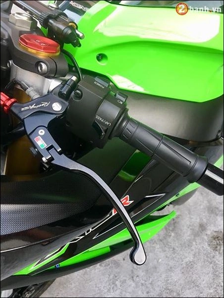 Kawasaki zx_10r nâng cấp hoàn hảo qua nhiều option hàng hiệu - 7